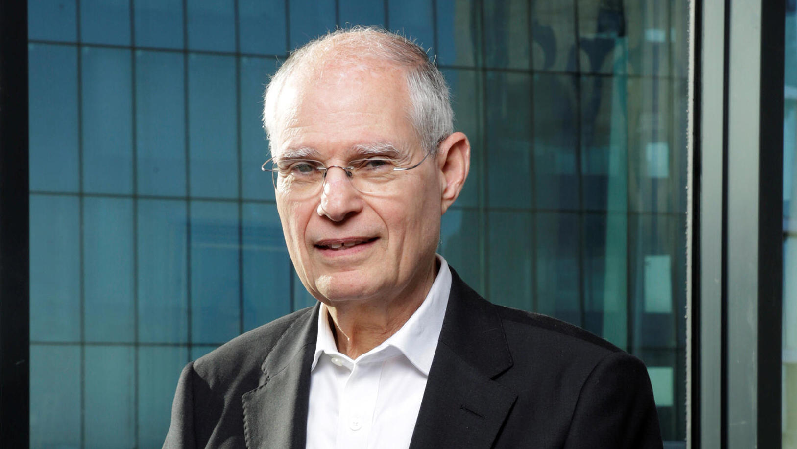 מוסף מנהלים 2025 - ארי קלמן מנכל מנורה מבטחים החזקות