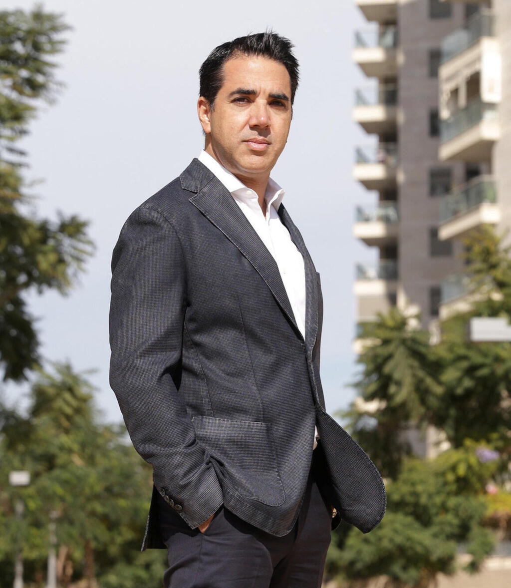 מוסף מנהלים 2025 -   רונן יפו מנכל דוניץ אלעד חברה חברת נדלן