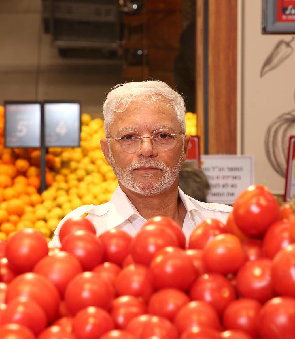 מוסף מנהלים 2025 -  איתן יוחננוף בעלים של רשת יוחננוף