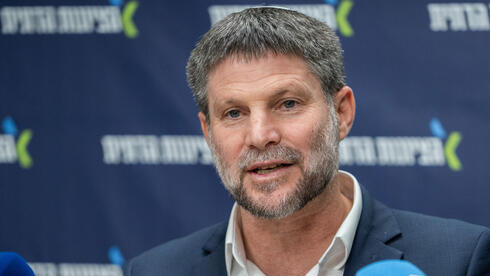 ניסיון שני: סמוטריץ' חתם על צו להגדלת הפטור ממע"מ ל-130 דולר