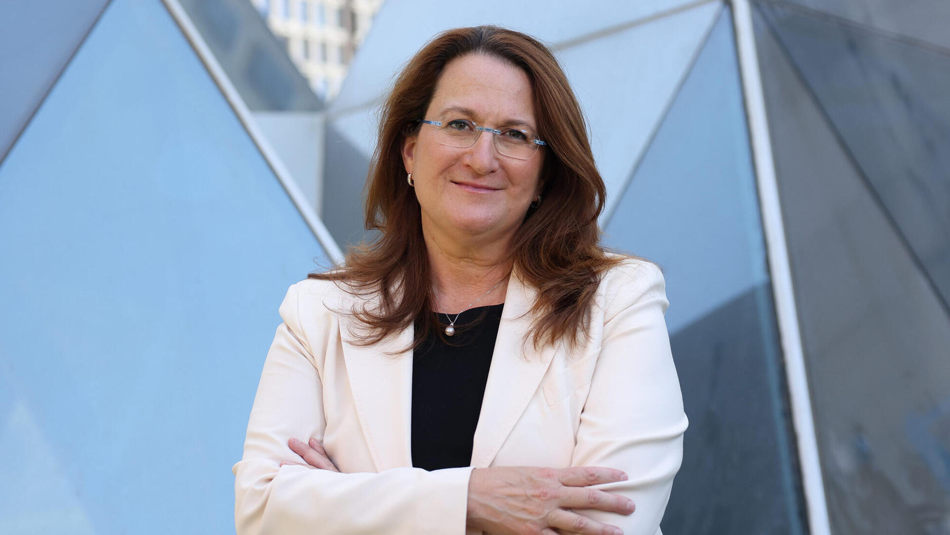 מוסף מנהלים 2025 -   דנה עזריאלי מ בעלי קבוצת עזריאלי