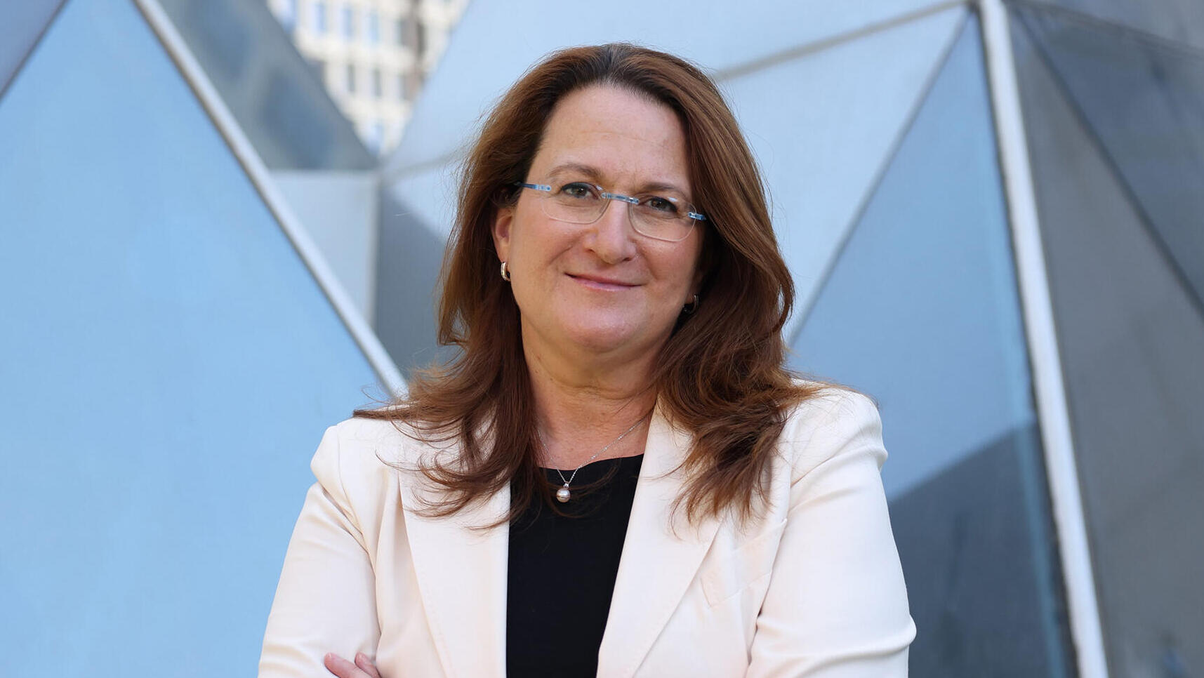 מוסף מנהלים 2025 -   דנה עזריאלי מ בעלי קבוצת עזריאלי