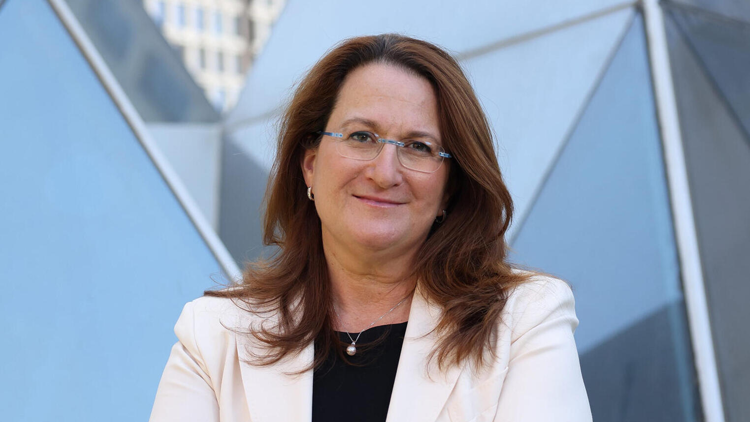 מוסף מנהלים 2025 -   דנה עזריאלי מ בעלי קבוצת עזריאלי