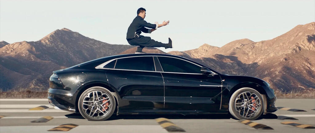 מוסף מנהלים 2025 - מכונית שנעה לקצב המוזיקה