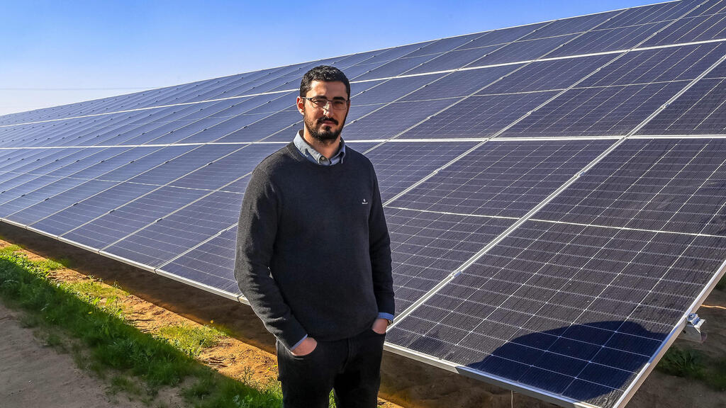 מוסף מנהלים 2025 -  יוני חנציס מנכל דוראל ליש חברה ל אנרגיה מתחדשת