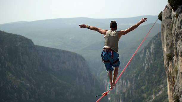הליכה על חבל דק סיכון מסוכן