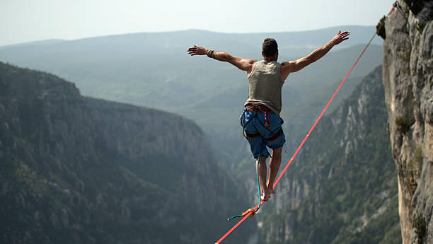 הליכה על חבל דק סיכון מסוכן