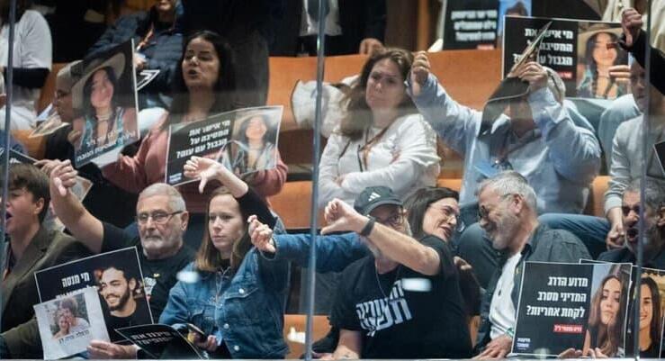 מחאת חברי "מועצת אוקטובר"