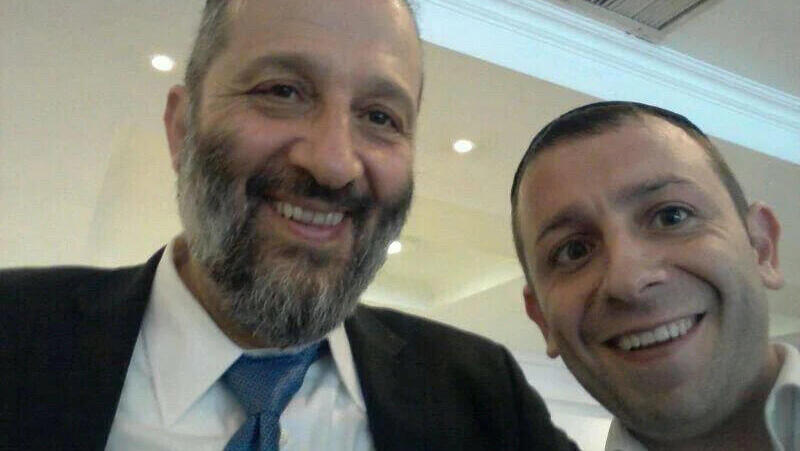 מימין ינקי דרעי ואביו אריה