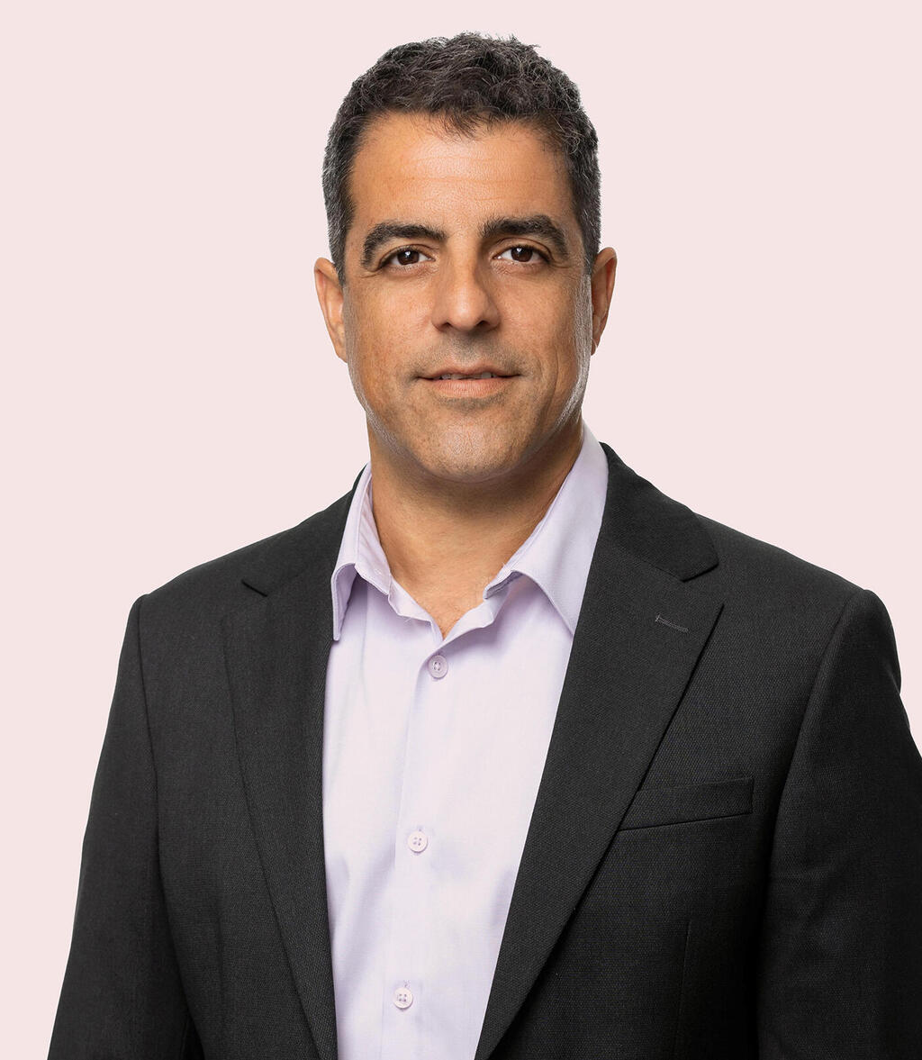 מוסף מנהלים 2025 -  אלי כהן מנכל הבנק הבינלאומי