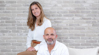 מוסף מנהלים 2025 - צחי נחמיאס ו אפרת דרורי נחמיאס מנכלים שותפים בחברת מגה אור