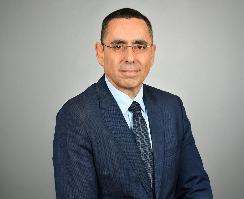 מוסף מנהלים 2025 -  אבי לוי מנכל בנק דיסקונט