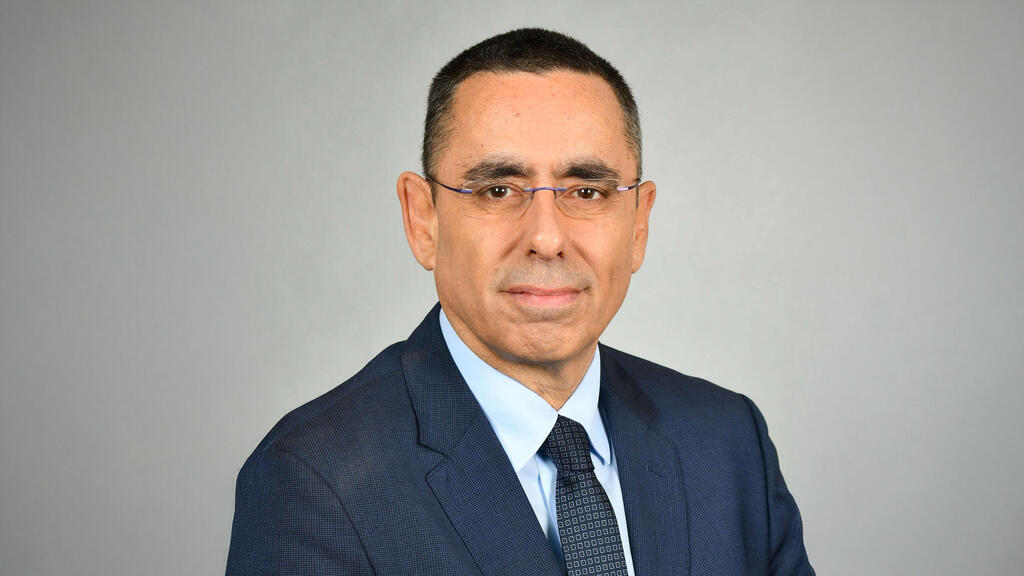 מוסף מנהלים 2025 -  אבי לוי מנכל בנק דיסקונט