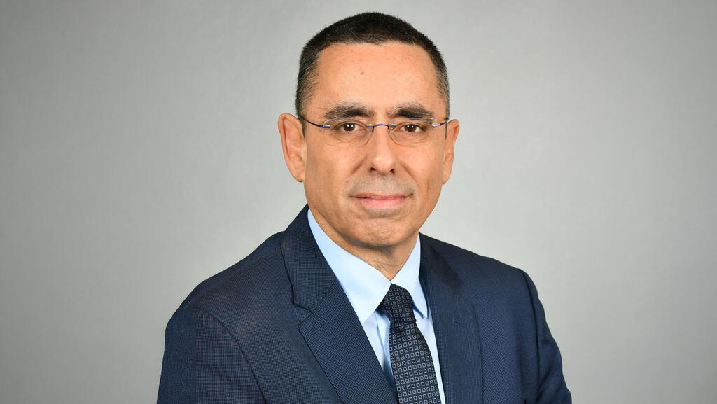 מוסף מנהלים 2025 -  אבי לוי מנכל בנק דיסקונט