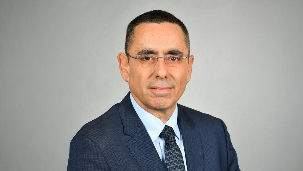 מוסף מנהלים 2025 -  אבי לוי מנכל בנק דיסקונט