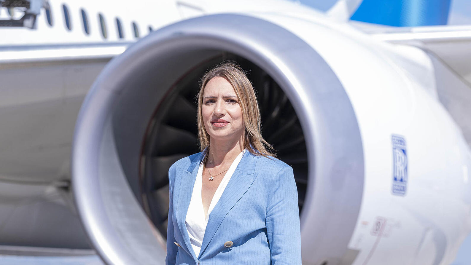 מוסף מנהלים 2025 -   דינה בן טל מנכלית אלעל