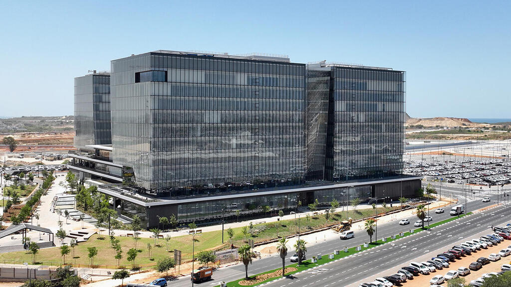 הפניקס. ביקשה לייקר את הפוליסות של מבוטחים מבוגרים שכבר עכשיו משלמים סכומים גבוהים (צילום: אוראל כהן) מוסף מנהלים 2025 - מטה הפניקס ב מתחם האלף ב ראשון לציון