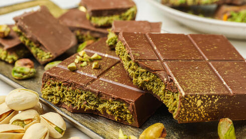 המנות קטנו, היינות התנקו ושוקולד דובאי הגיע אפילו לפיצה