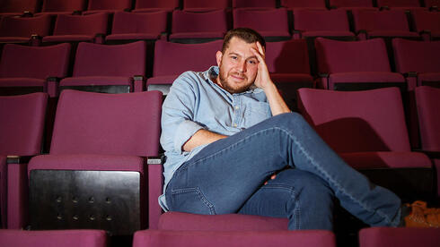 "המחזה נכתב בהקאה. ליל גלנט טלטל אותי"