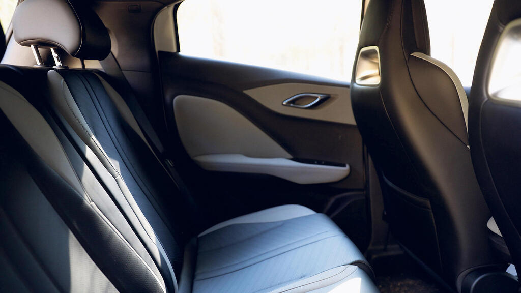 מבחן רכב BYD דולפין סרף BOOST מושב אחורי