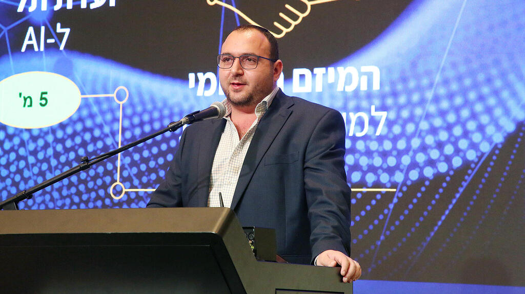 יוסף גדליהו מנהל תחום מדיניות בינה מלאכותית במשרד החדשנות, המדע והטכנולוגיה (צילום: ריאן פרויס) כנס קופת חולים כללית - יוסף גדליהו מנהל תחום מדיניות בינה מלאכותית במשרד החדשנות, המדע והטכנולוגיה