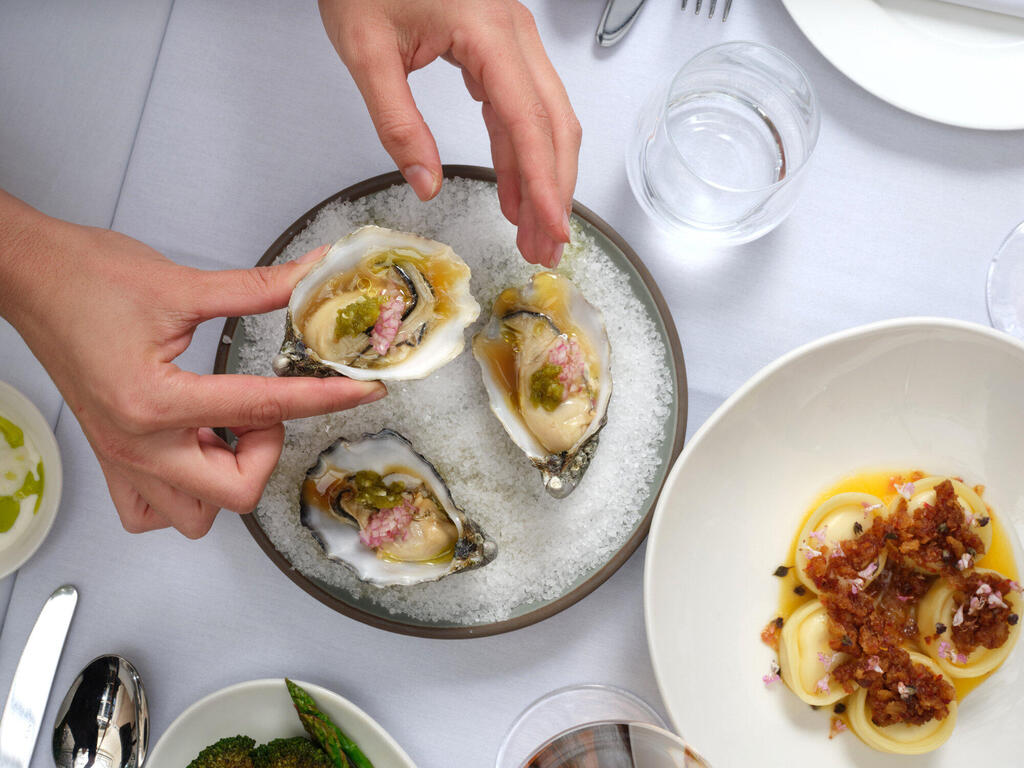 מסעדת ג'ורג' אנד ג'ון גו'רג' וג'ון פנאי