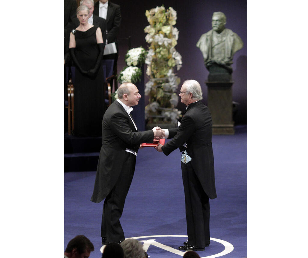 ברוס בויטלר מוסף מקבל פרס נובל