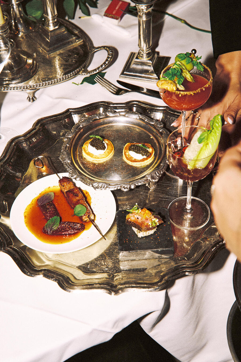 קוקטיילים וקוויאר ב הוטל מונטיפיורי של השף מושיק רוט פנאי