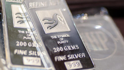 נעילה אדומה בוול סטריט; הכסף צנח ב-31% ביומו הגרוע מאז 1980