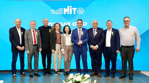 אות יקיר HIT המכון הטכנולוגי חולון הוענק למייסד כלכליסט יואל אסתרון