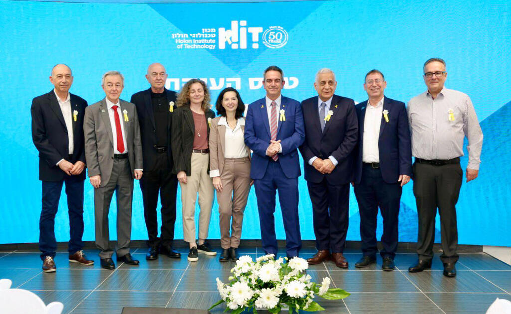ראשי HIT עם הזוכים והזוכות באות (צילום: אילנית קיצוני) רון תומר יואל אסתרון מכון טכנולוגי HIT
