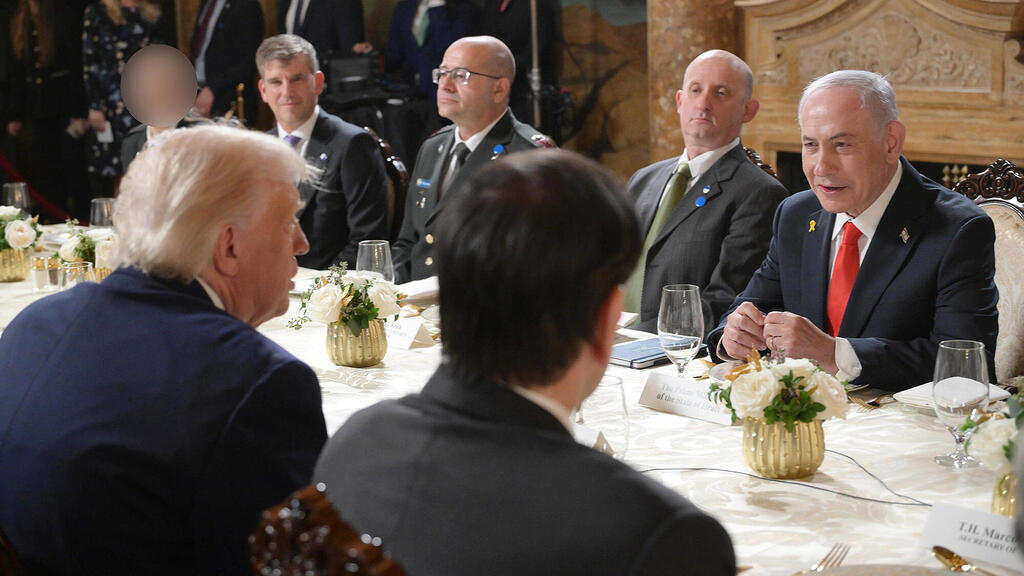 נתניהו מול טראמפ בארוחה במאר־א־לאגו, אתמול. טורקיה תוותר על טילי ההגנה האווירית הרוסים (עמוס בן גרשום לע"מ) פגישת ראש הממשלה בנימין נתניהו עם נשיא ארה"ב דונאלד טראמפ ב מאר-א-לאגו פלורידה ארה"ב