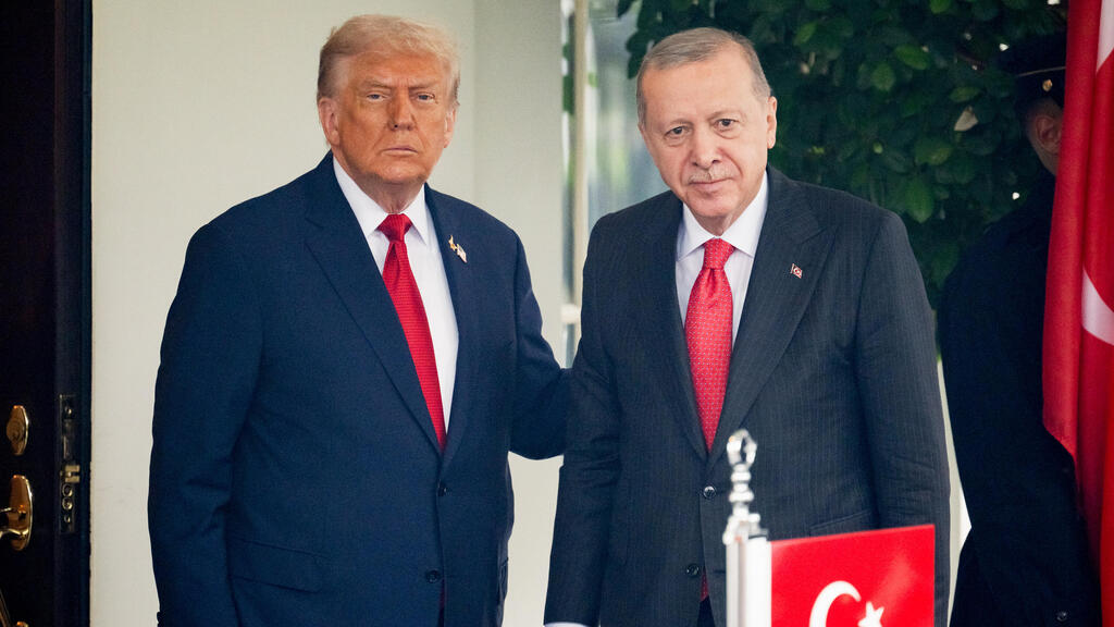 נשיא ארה"ב דונלד טראמפ ו נשיא טורקיה רג'פ טאיפ ארדואן 2 בפגישה בבית הלבן ספטמבר 2025