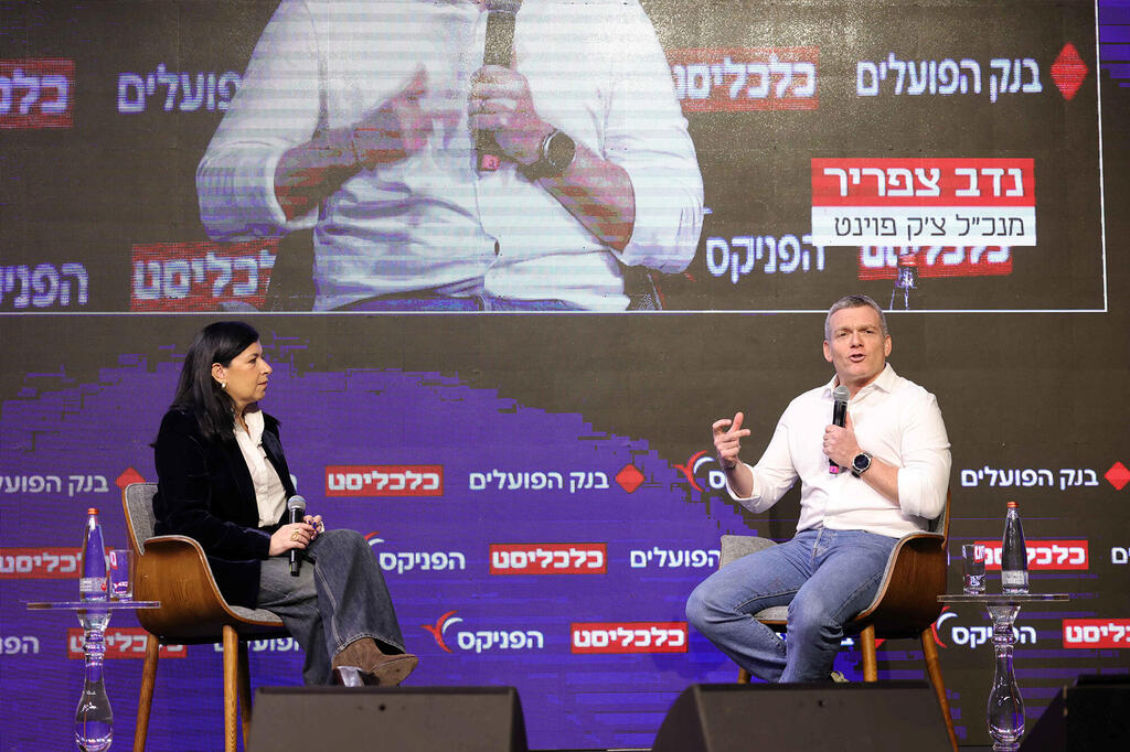 Nadav Zafrir (right). (Photo: Oz Mualem) ועידת תחזיות - נדב צפריר מנכ"ל צ'ק פוינט בשיחה עם סופי שולמן כלכליסט