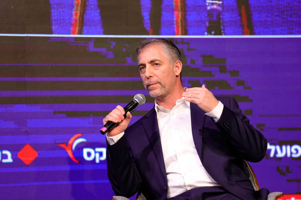 יו"ר רשות ני"ע ספי זינגר (צילום: עוז מועלם) ועידת תחזיות - ספי זינגר יו"ר רשות ניירות ערך בשיחה עם גלית חמי עורכת כלכליסט