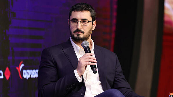 מנכ"ל דוראל, יוני חנציס (צילום: עוז מועלם) ועידת תחזיות - יוני חנציס מנכ"ל דוראל בשיחה עם נטע-לי בינשטוק כלכליסט וידאו