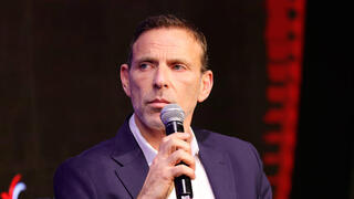 ועידת תחזיות - אילן סיגל מנכ"ל yes ופלאפון בשיחה עם רועי ברגמן כלכליסט