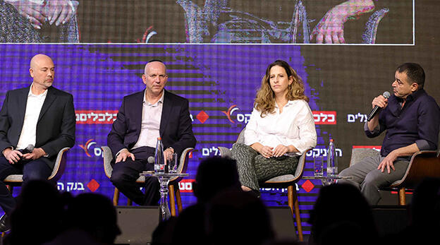 Forecasting Conference panel - (from right): Amit Lang, Yael Salomon, Meni Neeman, Niv Sever, Hofit Cohen (Oz Meulam) ועידת תחזיות - פאנל - מימין עמית לנג מנכ"ל מקורות יעל סלומון סמנכ"לית תשתיות מינהל התכנון מני נאמן משנה למנכ"ל והיועץ המשפטי קבוצת הפניקס ניב סבר משנה למנכ"ל אדלטק ו חופית כהן אולאי כלכליסט וידאו