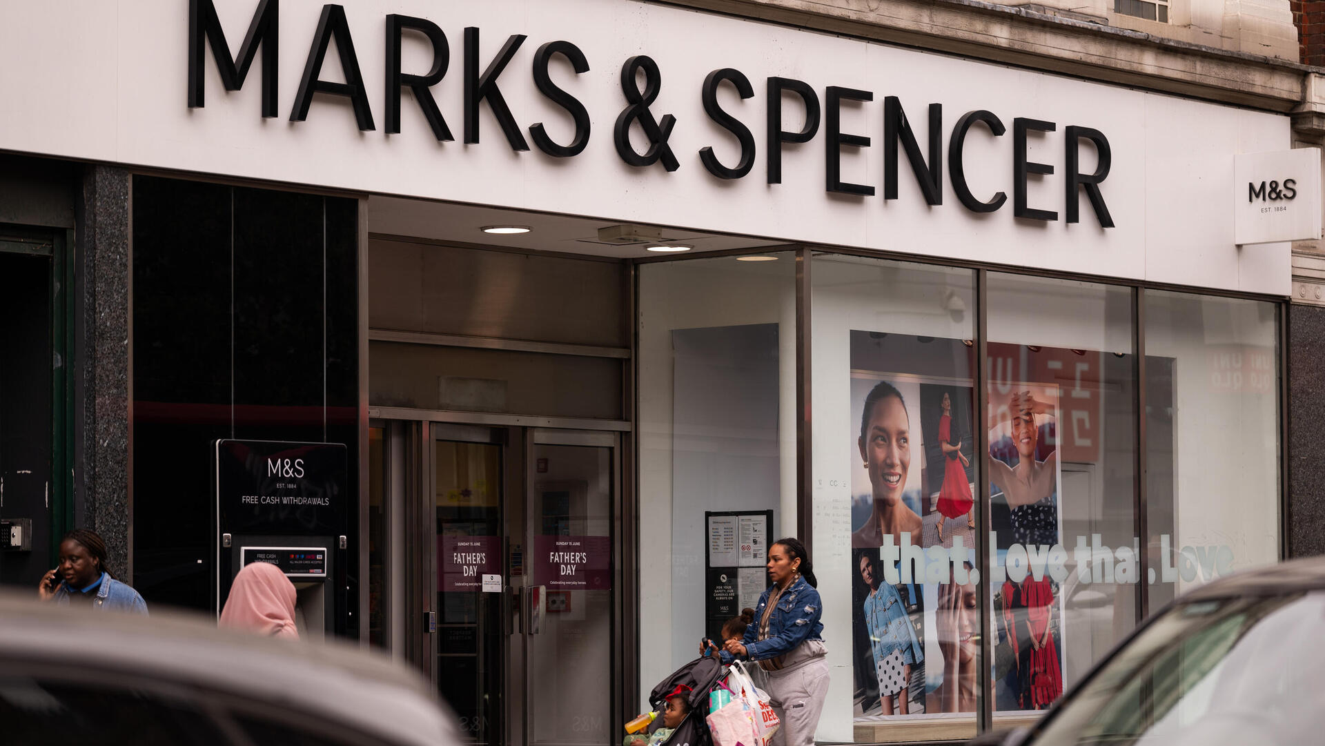 חנות של מרקס אנד ספנסר ב לונדון 22.5.25