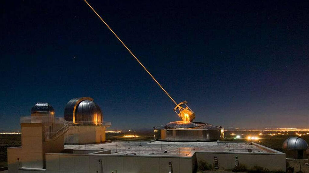 ניסוי לייזר אמריקאי מ-2005 (צילום: NARA) הקברניט לייזר נשק אנרגיה אור איתן