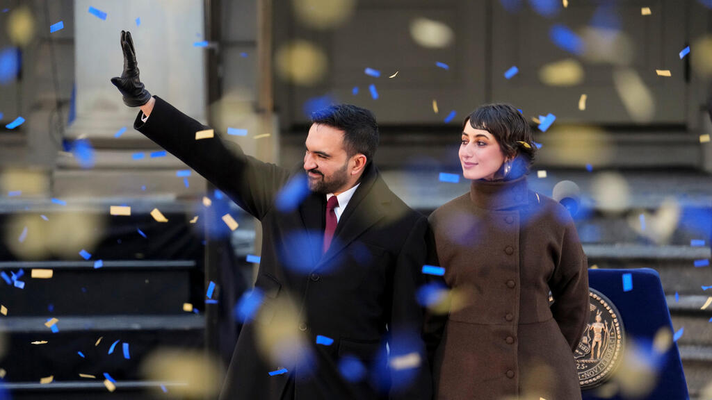 זוהראן ממדאני זוהרן ממדאני ראש העיר ניו יורק  ורעייתו ראמה דוואג'י בטקס כניסתו לתפקיד 1.1.26