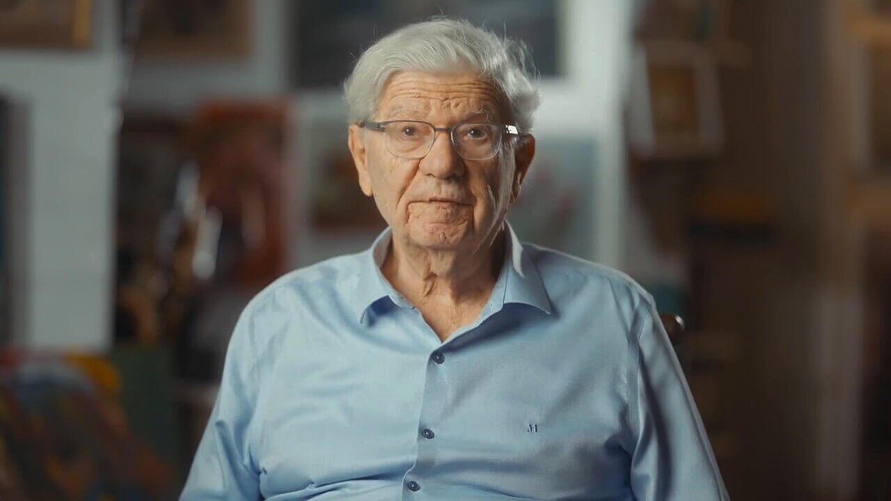 פרופ' אהרן ברק נשיא ביהמ"ש העליון בדימוס הערב בעצרת המחאה הבימה תל אביב