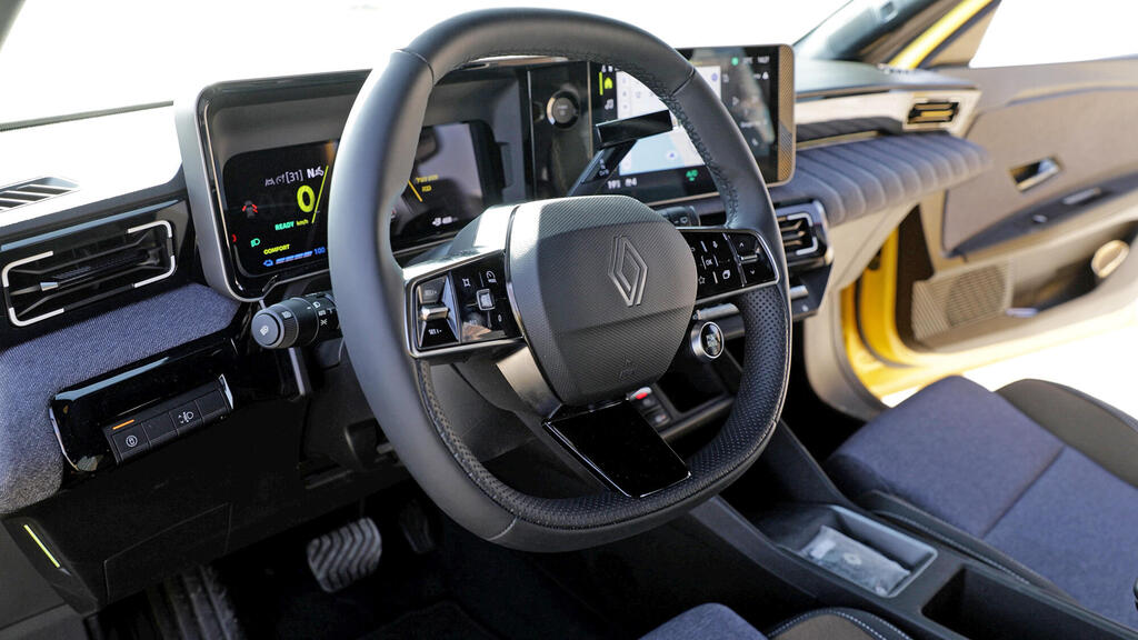 מבחן רכב רנו 5 החשמלית מבפנים