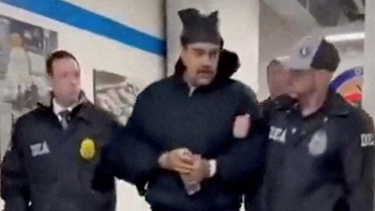 מדורו הרודן המודח של ונצואלה מובל בידי גורמי אכיפת החוק ב ניו יורק