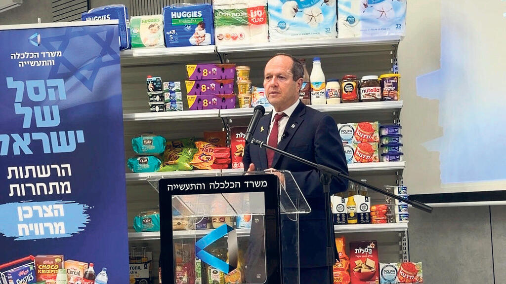 ברקת מציג את התוכנית שלו, בחודש שעבר (צילום: דוברות משרד הכלכלה) מסיבת עיתונאים שר הכלכלה ניר ברקת