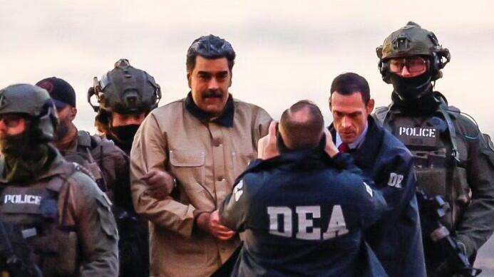 נשיא ונצואלה המודח ניקולס מדורו מובל לבית המשפט (צילום: REUTERS/EDUARDO MUNOZ) נשיא ונצואלה המודח ניקולס מדורו מובל לבית המשפט