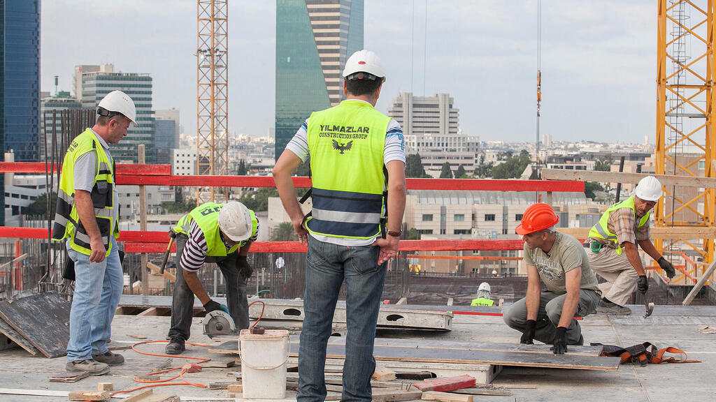 אתר בנייה עובדים זרים מ טורקיה בונים בניינים תל אביב