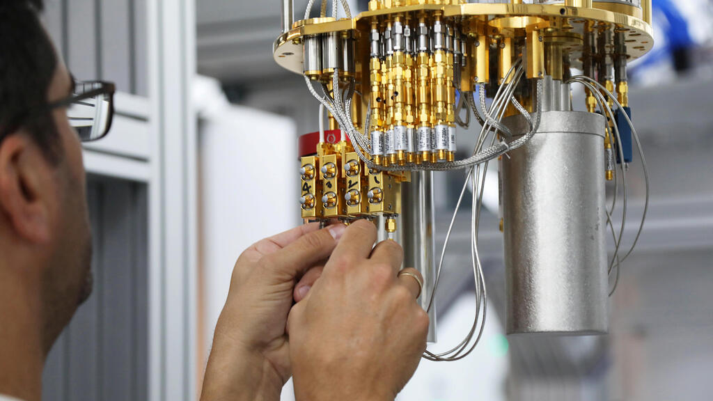 מחשב קוונטי. גם עולם התקשורת המוצפנת לא חסין (צילום: דימה קרמינסקי) מחשב קוונטום של המרכז הישראלי למחשוב קוונטי