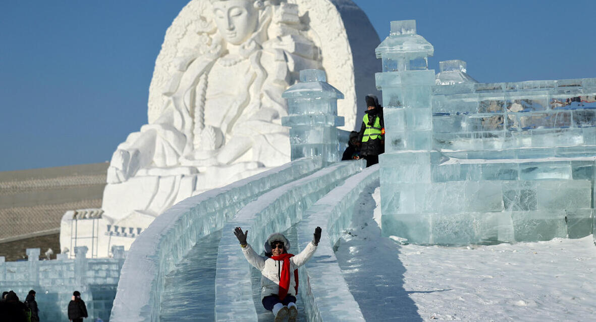 פוטו חרבין סין פסטיבל  הקרח  מגלשת קרח 