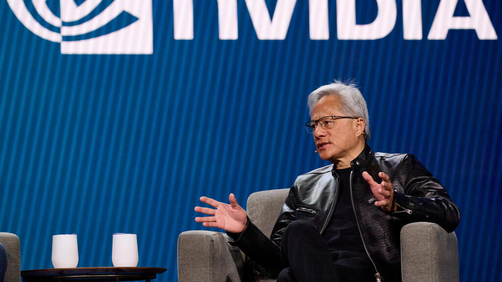 מנכ"ל אנבידיה ג'נסן הואנג בתערוכת CES בלאס וגאס, היום (צילום: בלומברג) מנכ"ל אנבידיה ג'נסן הואנג 2 בתערוכת CES בלאס וגאס 6.1.26